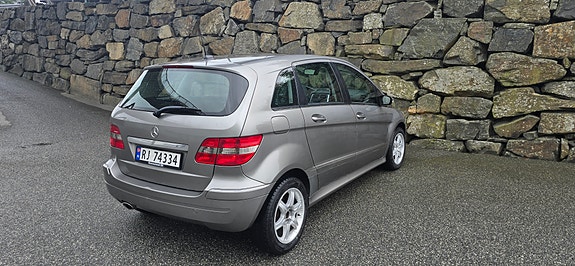 Mercedes-Benz B180 6 of 18