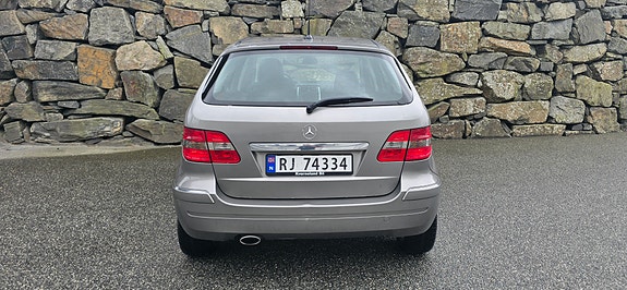 Mercedes-Benz B180 5 of 18