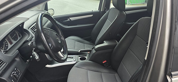 Mercedes-Benz B180 9 of 18