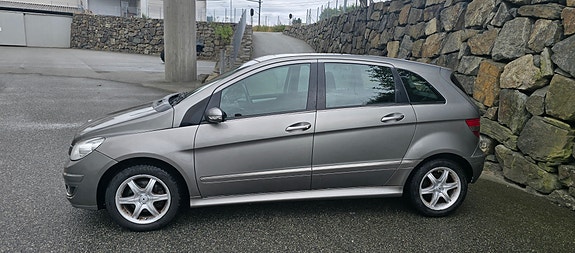 Mercedes-Benz B180 7 of 18