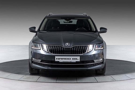 Skoda Octavia 2 of 5