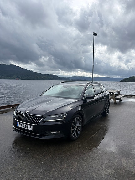 Skoda Superb 2 of 5