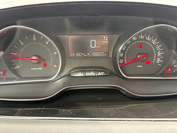 Peugeot 208 15 of 19