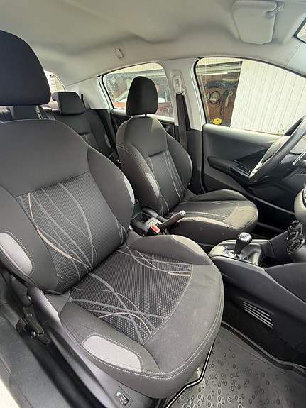 Peugeot 208 13 of 19