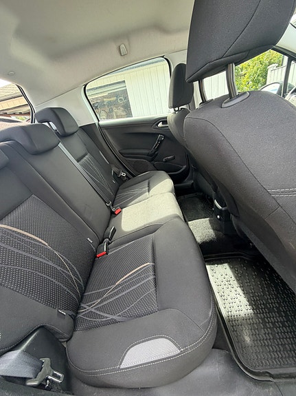Peugeot 208 18 of 19