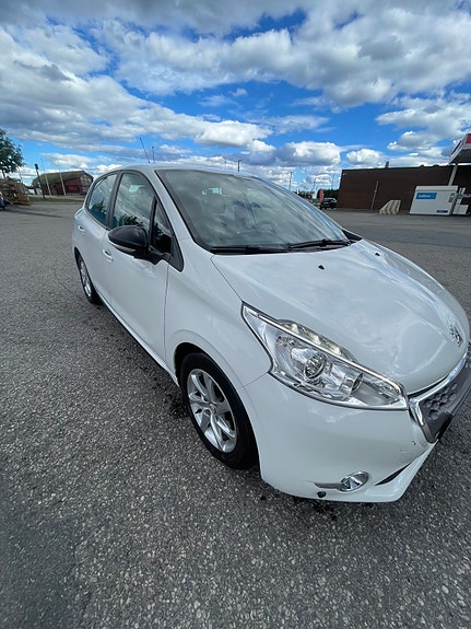 Peugeot 208 4 of 19