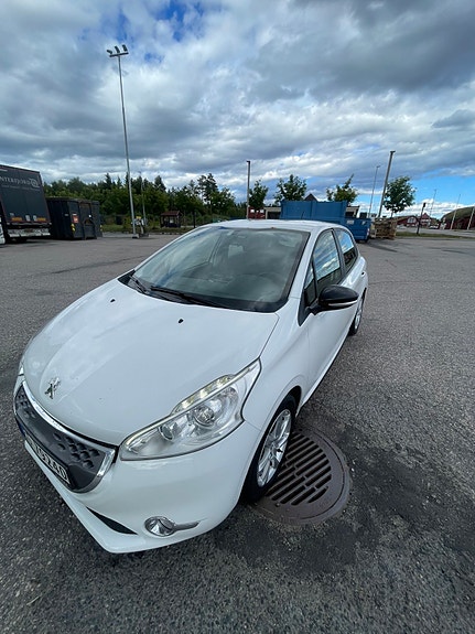 Peugeot 208 2 of 19