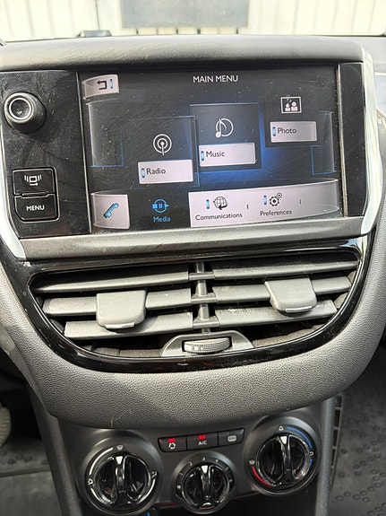 Peugeot 208 17 of 19