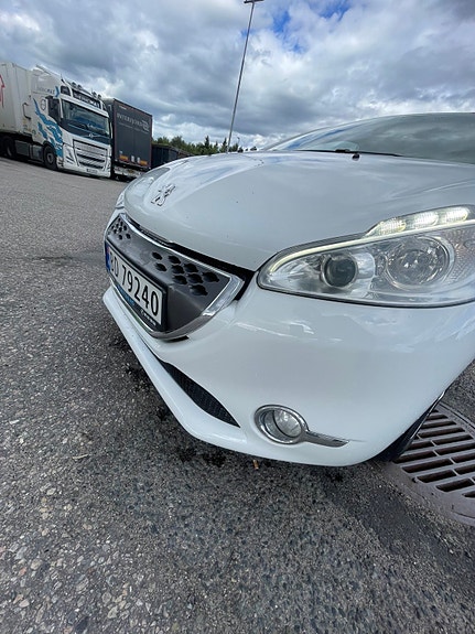 Peugeot 208 7 of 19