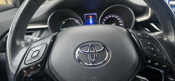 Toyota C-HR 18 of 24