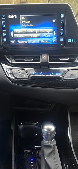 Toyota C-HR 16 of 24