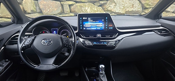 Toyota C-HR 11 of 24