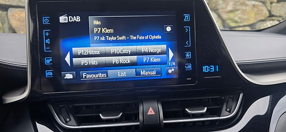 Toyota C-HR 14 of 24