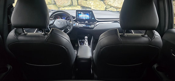 Toyota C-HR 12 of 24