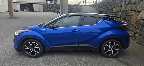Toyota C-HR 4 of 24
