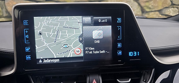 Toyota C-HR 15 of 24