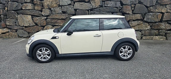 MINI One 3 of 5