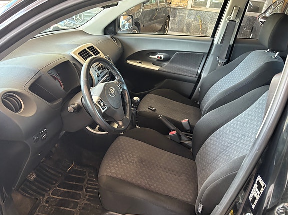 Toyota Urban Cruiser 13 of 30