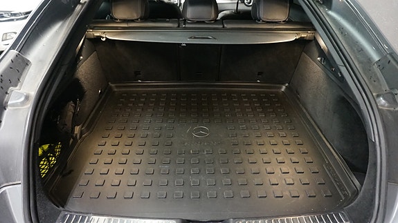 Mercedes-Benz GLC350 e 27 of 29