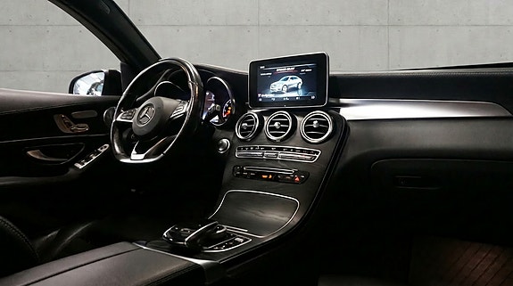 Mercedes-Benz GLC350 e 17 of 29