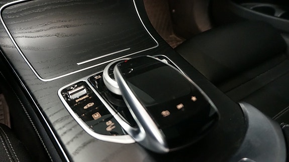 Mercedes-Benz GLC350 e 25 of 29