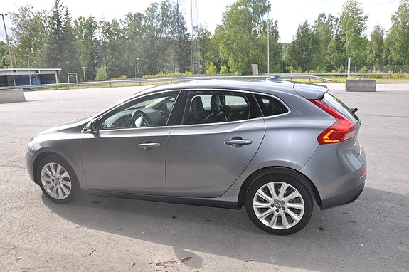 Volvo V40 4 of 19