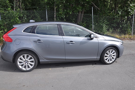 Volvo V40 7 of 19