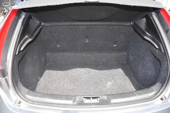 Volvo V40 15 of 19
