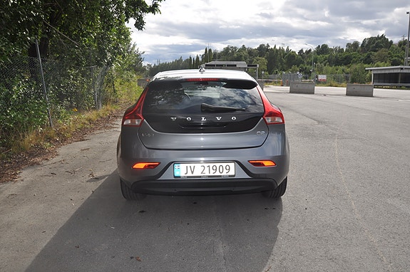Volvo V40 6 of 19
