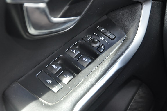 Volvo V40 13 of 19