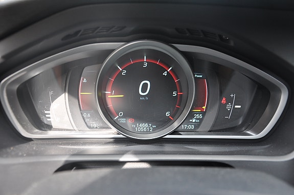 Volvo V40 9 of 19