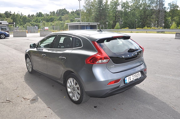 Volvo V40 5 of 19