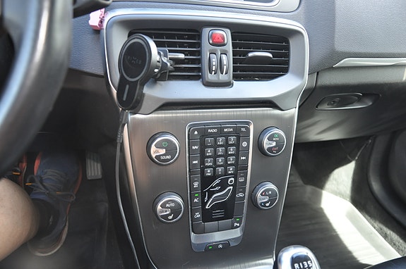 Volvo V40 12 of 19