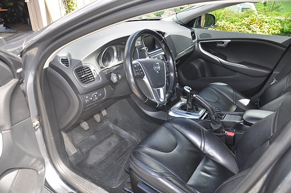 Volvo V40 8 of 19