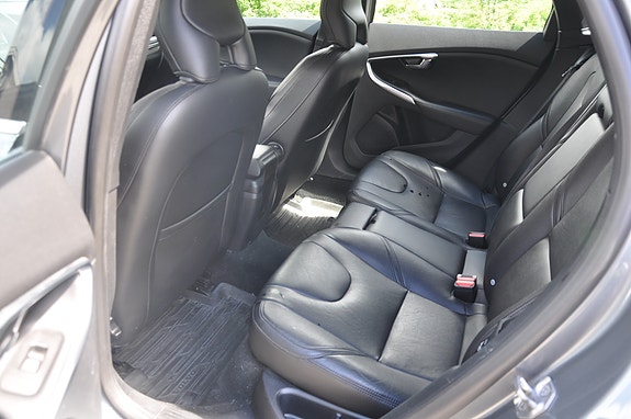 Volvo V40 14 of 19