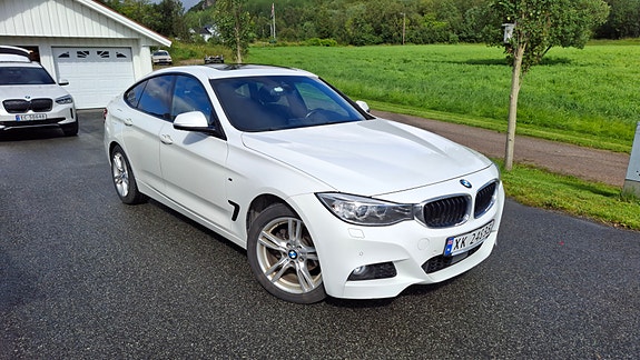 BMW 320d 2 of 5