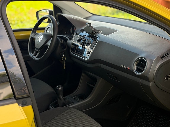 Volkswagen UP! 18 of 21