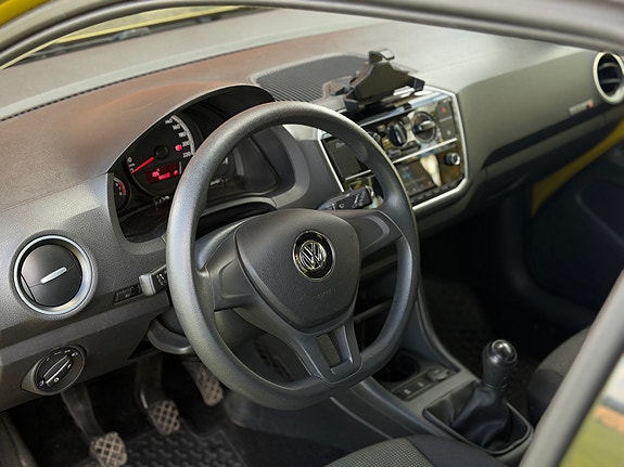 Volkswagen UP! 11 of 21