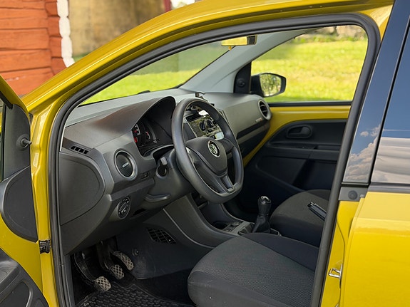 Volkswagen UP! 12 of 21