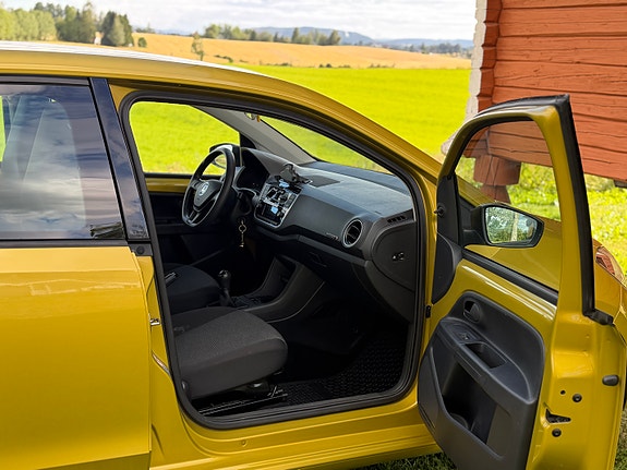 Volkswagen UP! 17 of 21