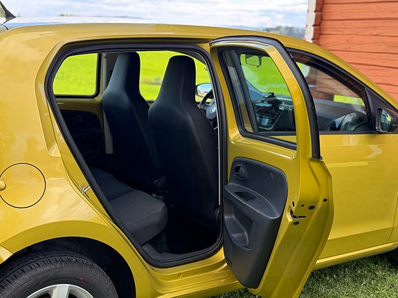 Volkswagen UP! 16 of 21