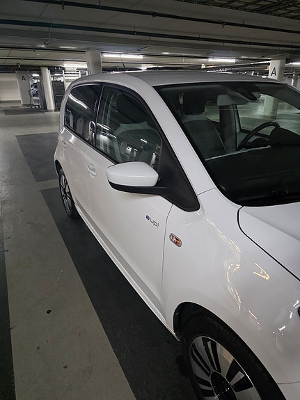 Volkswagen e-Up! 4 of 5