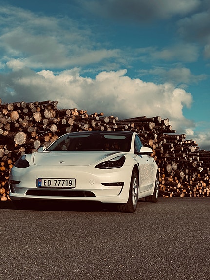 Tesla Model 3 3 of 13