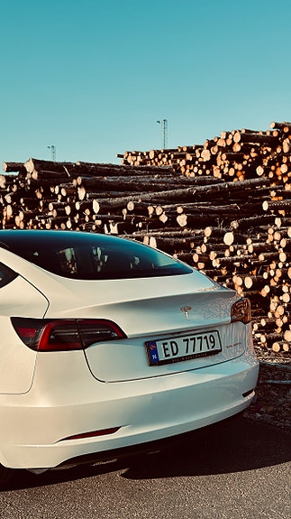 Tesla Model 3 2 of 13