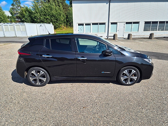 Nissan Leaf 3 of 5