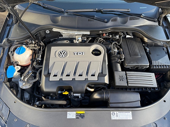 Volkswagen Passat 13 of 30