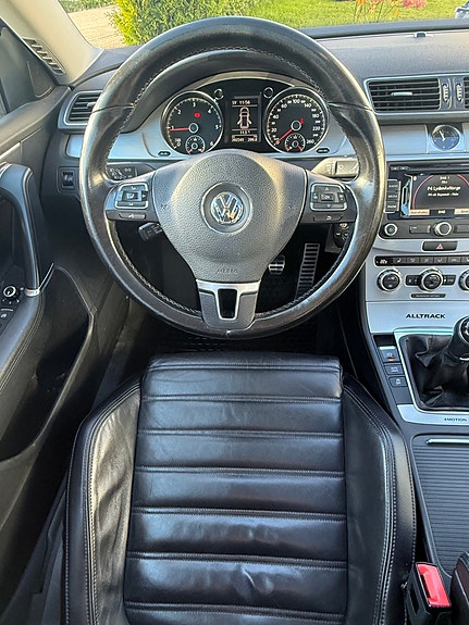 Volkswagen Passat 5 of 30