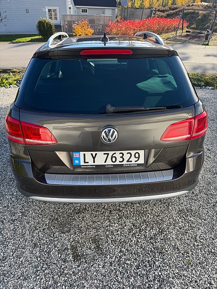 Volkswagen Passat 4 of 30
