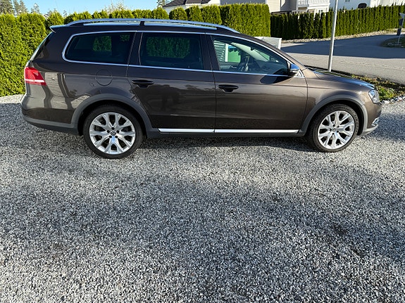 Volkswagen Passat 2 of 30