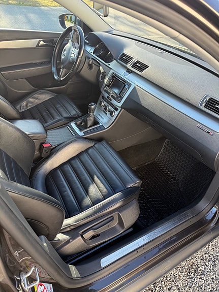 Volkswagen Passat 8 of 30